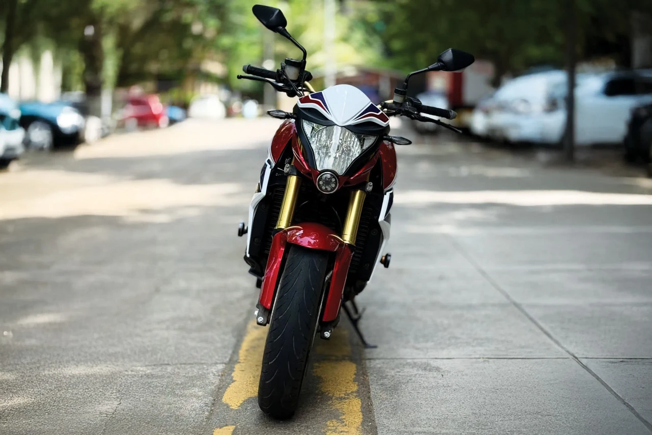 Honda CB1000R tyre fitment context