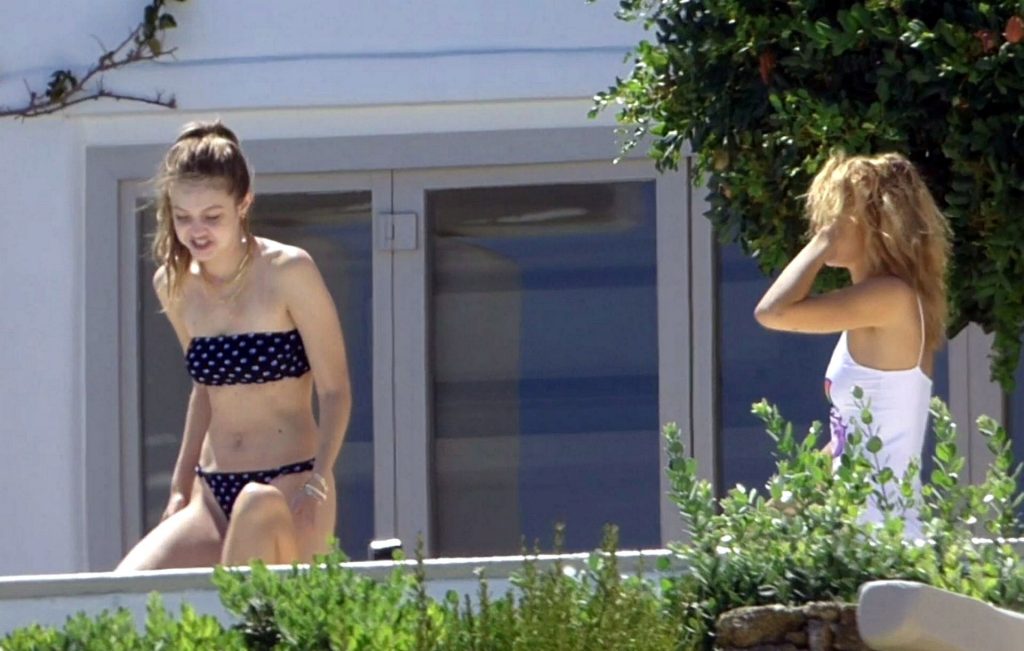Gigi-Hadid-Bella-Hadid-Sexy-The-Fapp-35
