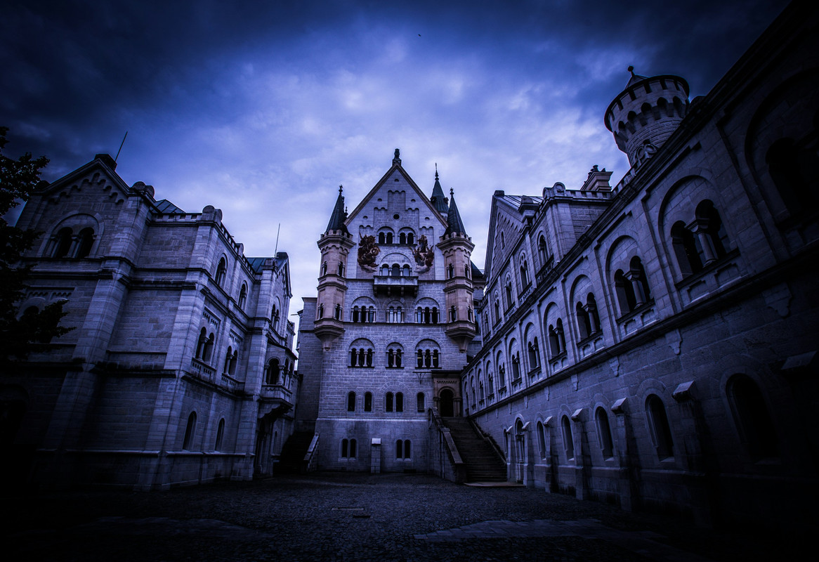 Castle
							Exterior