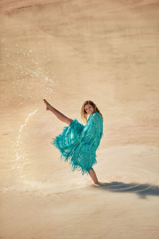 Miley-Cyrus-Nude-Sexy-UpskirtStars.com-1-1024x1393 (5)