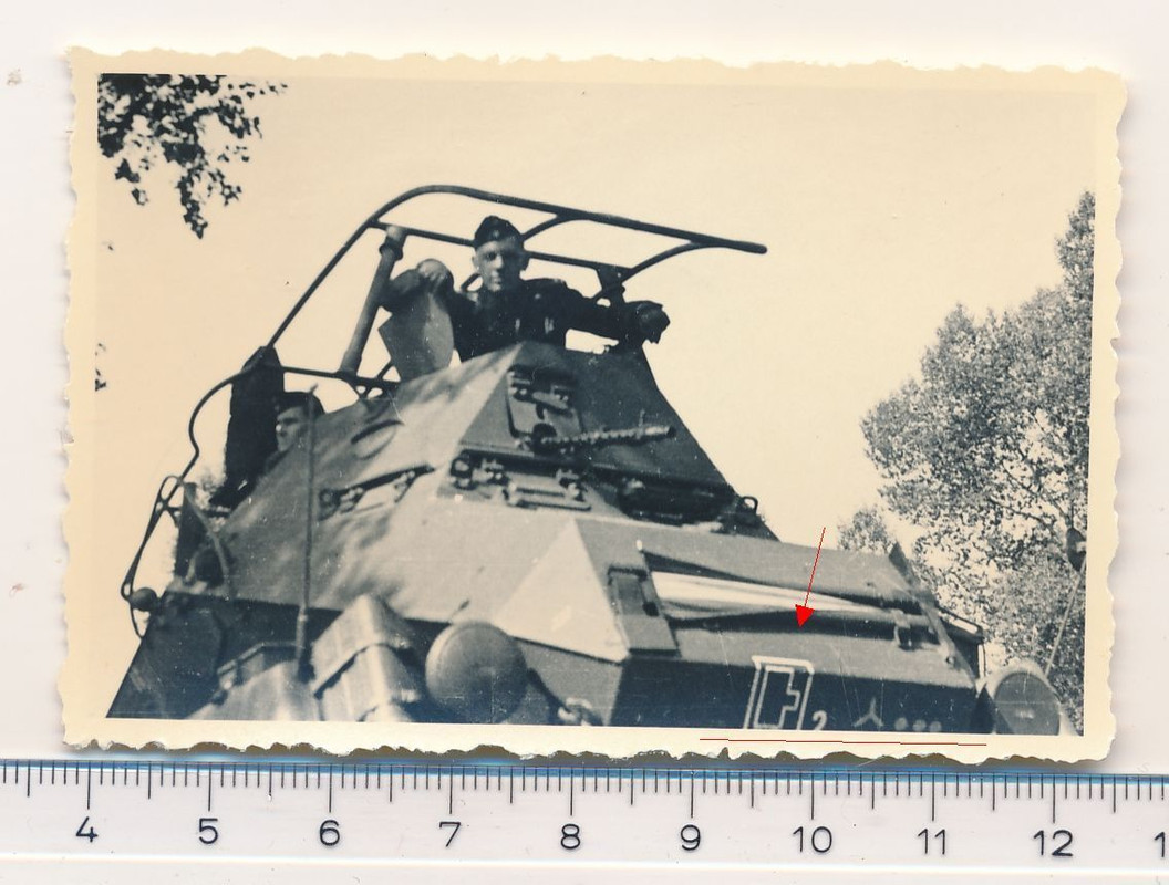 SUPER FOTO 2.WK Panzersoldaten mit Panzerspähwag