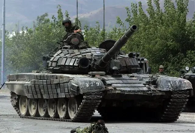 c'est un T72 B ou ural