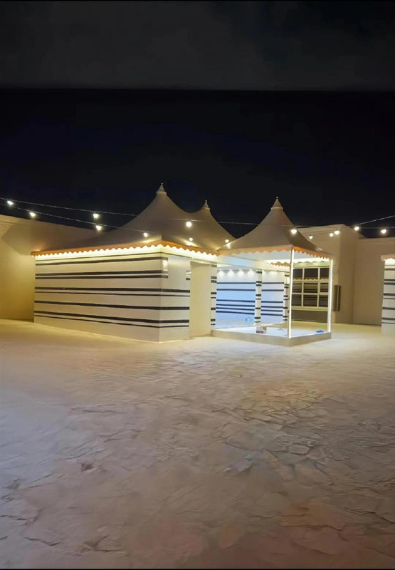 مجلس تراثي مع ديكورات خشبية