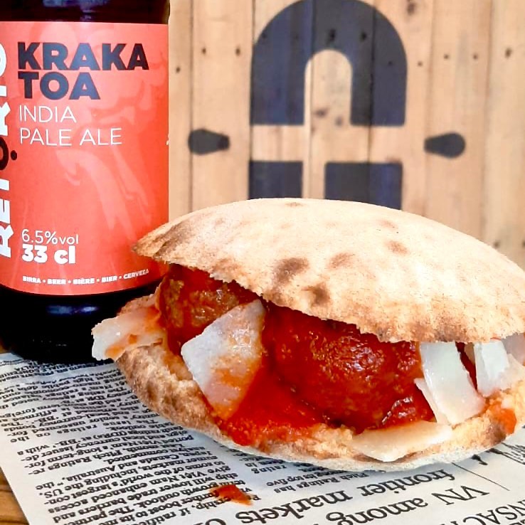 11. Filetti di pollo alla birra, scamorza, bacon, funghi trifolati