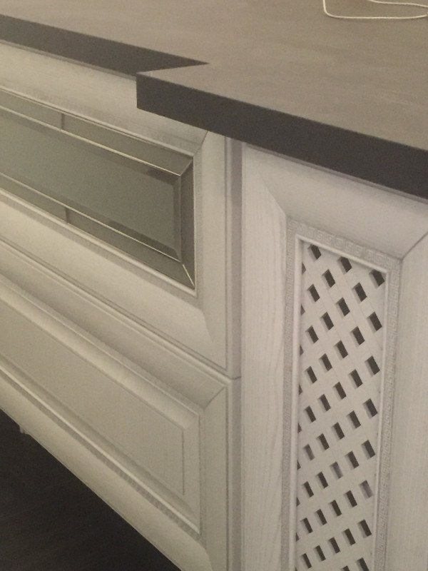 E8553F89-B765-475B-843D-395DC2661F25