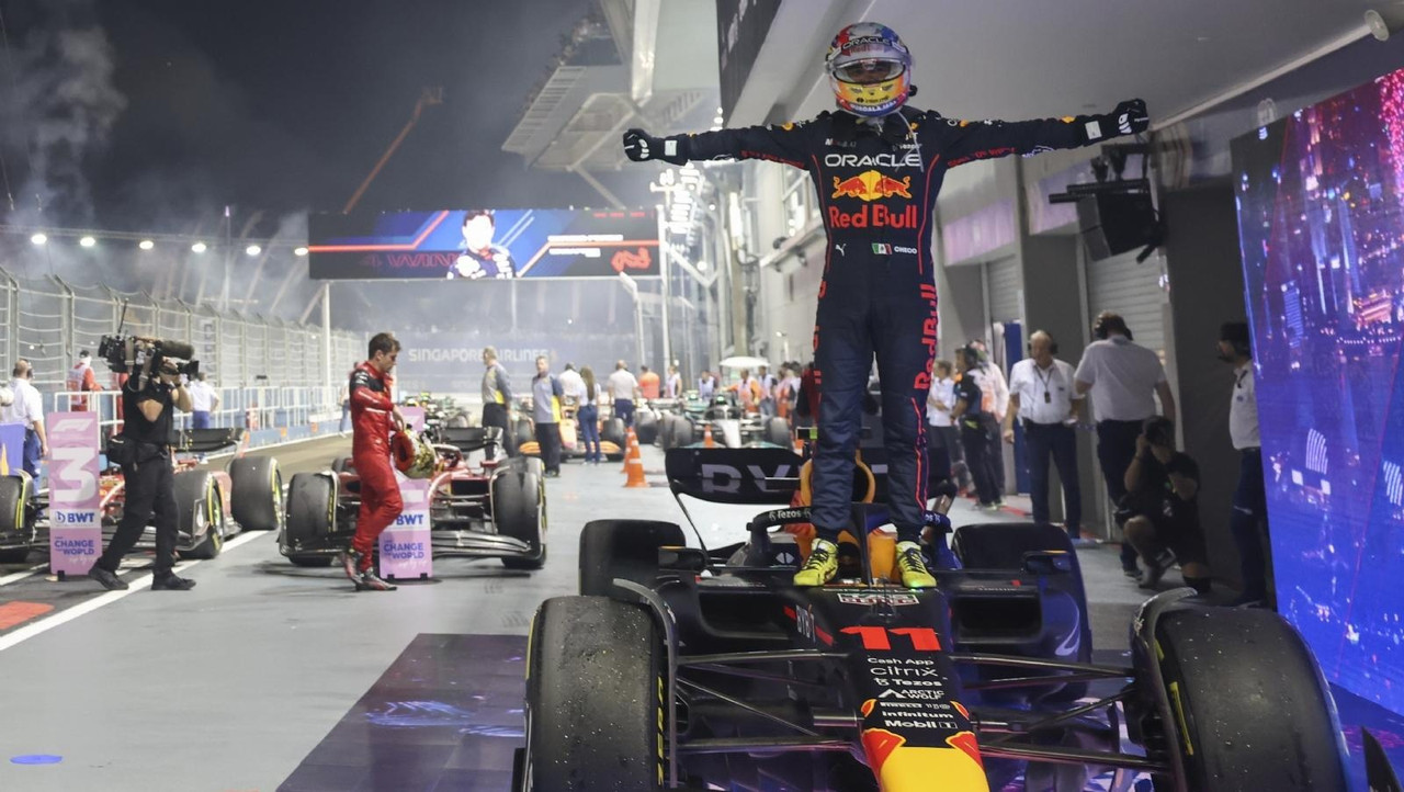 FIA explica su sanción contra Checo Pérez en el GP de Singapur