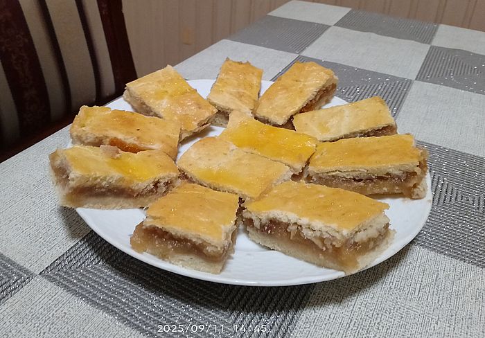 https://i.postimg.cc/dtjxByxj/almas-pite-20250911.jpg