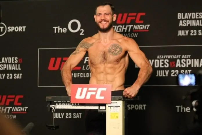 Никита Крилов срещу Азамат Мурзааканов в UFC 309