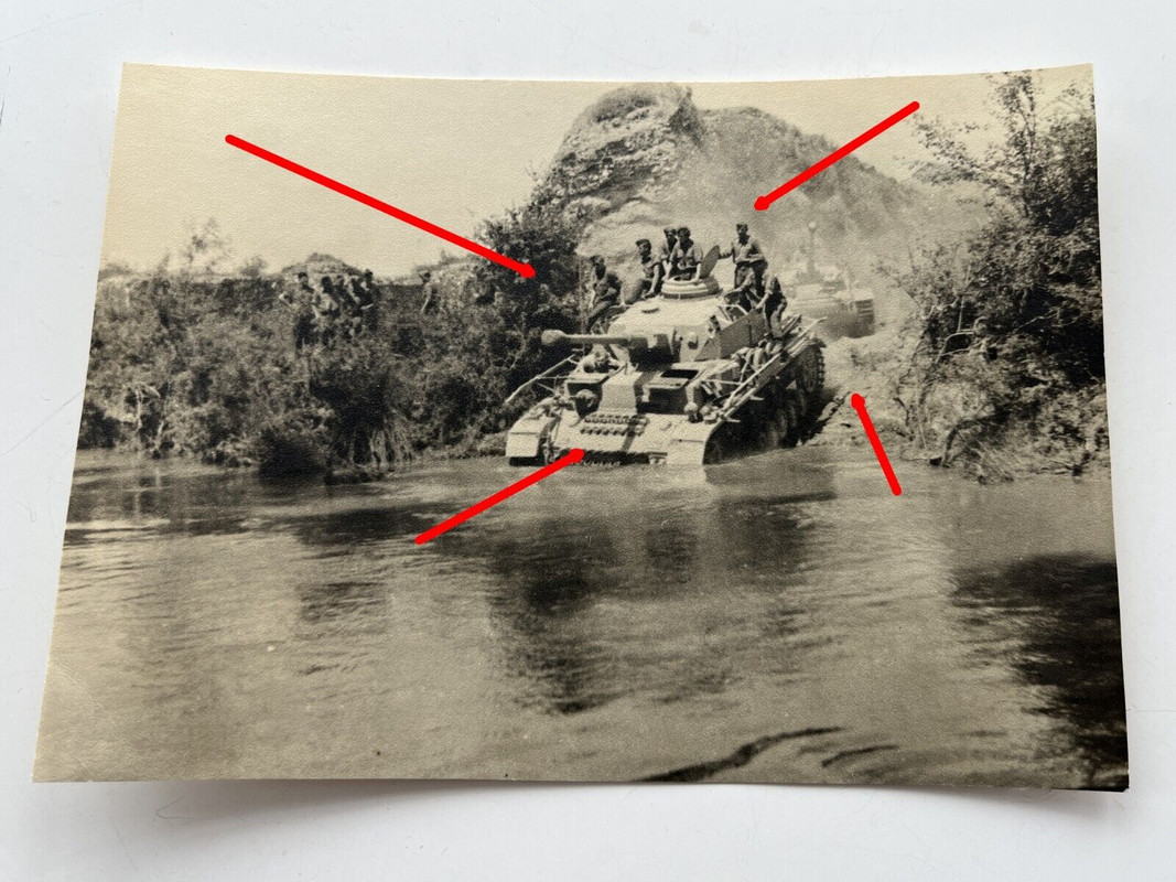 Foto Italien, Panzer überqueren Fluss in Salerno 1943,