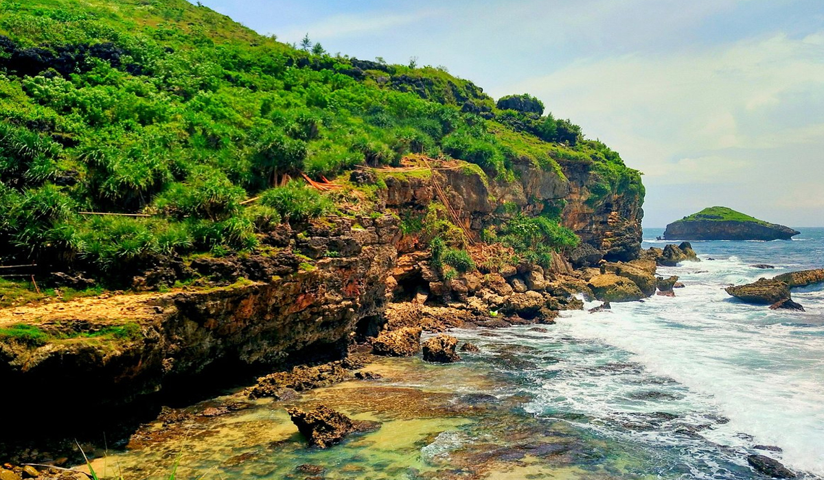 Pantai Jogan Gunung Kidul, Surga Tersembunyi yang Bikin Lupa Pulang!