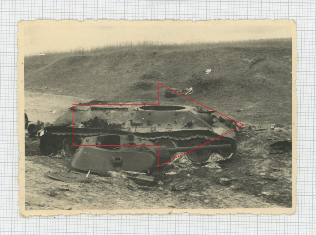 Foto Wehrmacht zerstörter russischer Panzer Ostfront