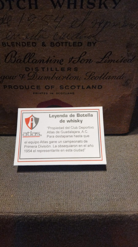 La botella de whisky de 1954 que el Atlas abrirá solo si son campeones