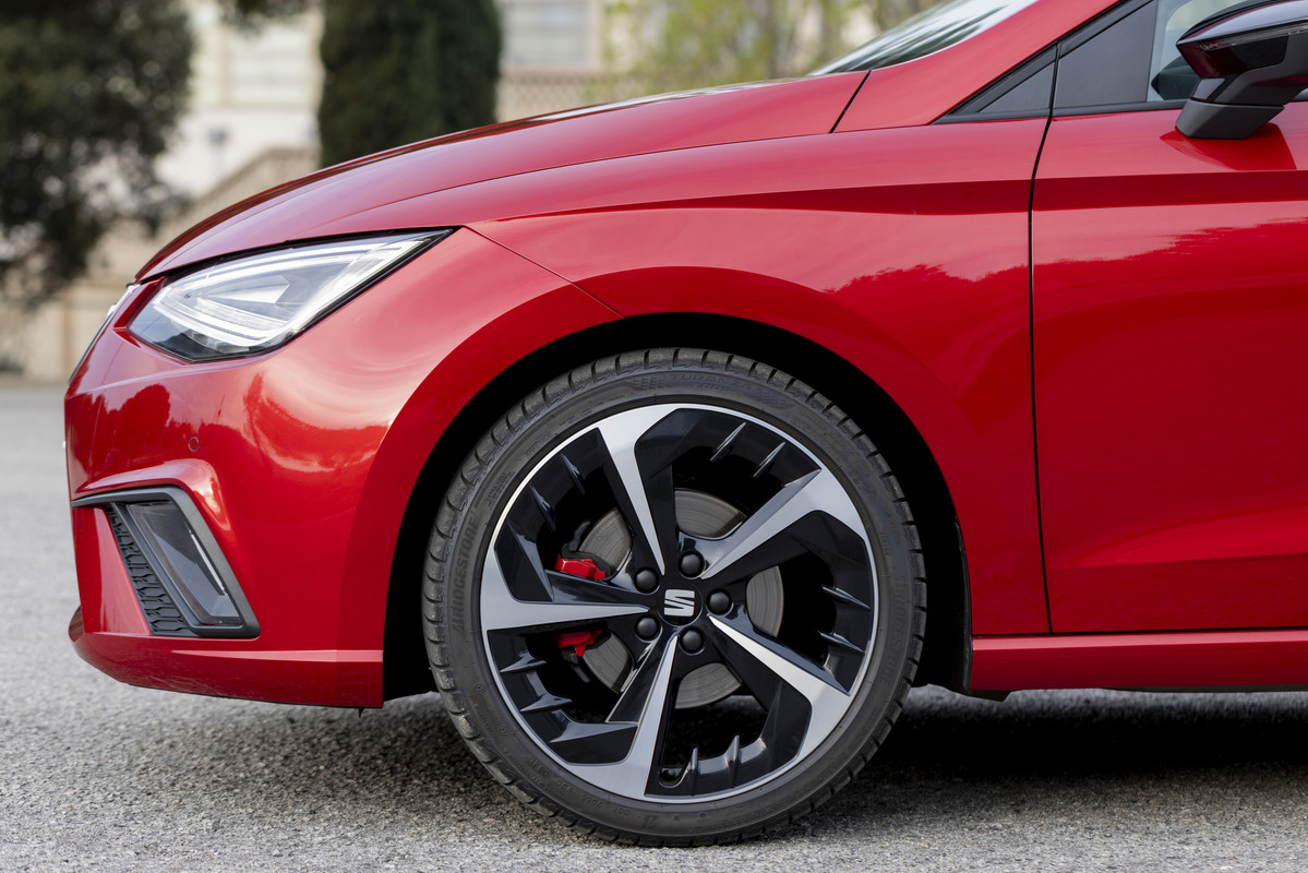 From-the-SEAT-127-to-the-Ibiza-50-years-of-driving-evolution_13_HQ