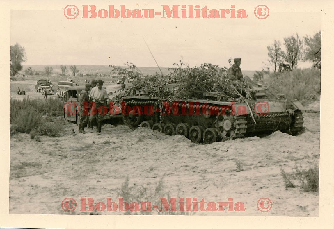 Russland Sturmgeschütz Abteilung STUG III Vormarsch Front Fahrze