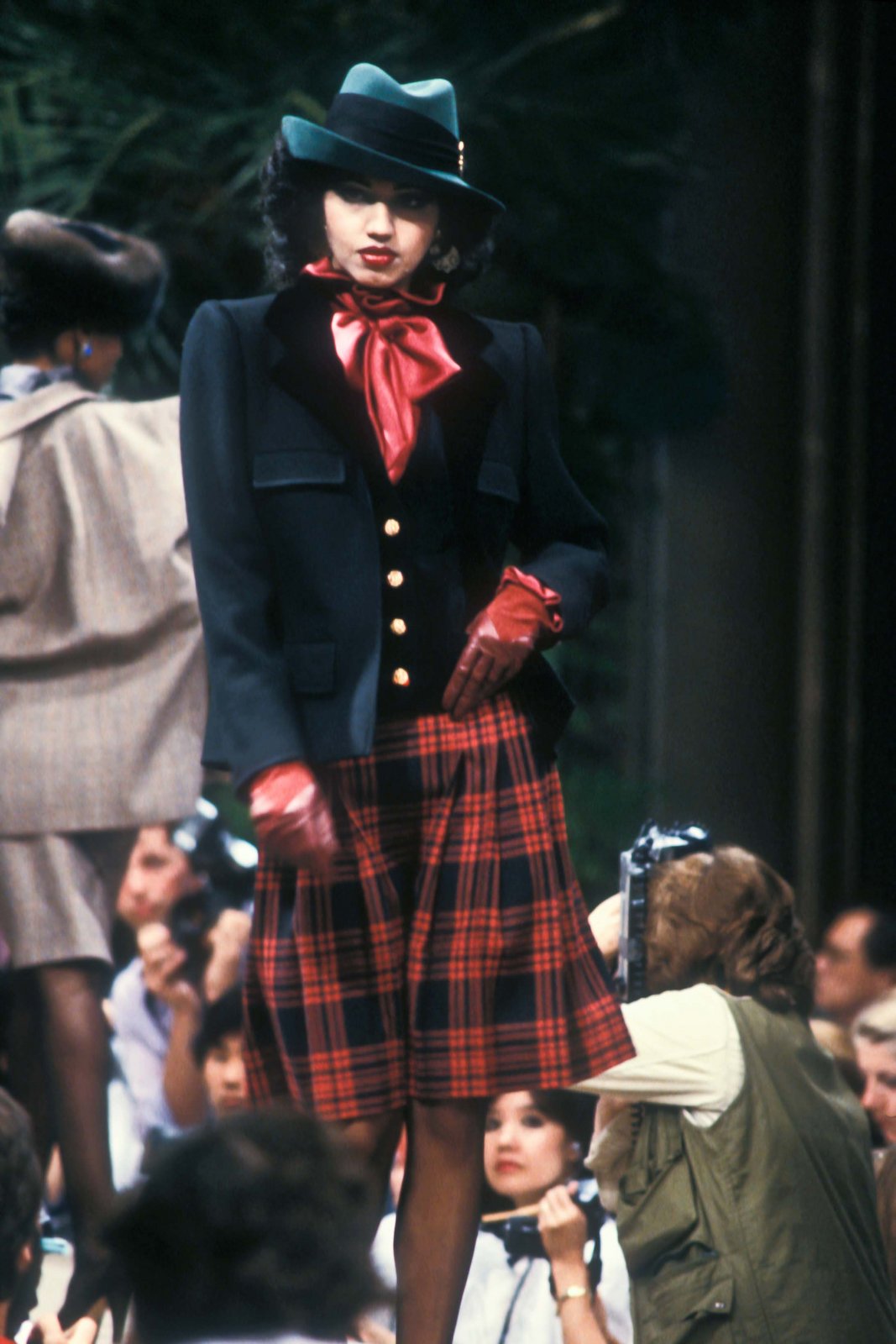 Fashion Classic: Yves Saint LAURENT Haute Couture Fall/Winter 1981 ...