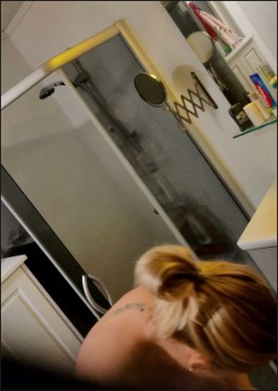 [Image: Voyeur12795082405.jpg]