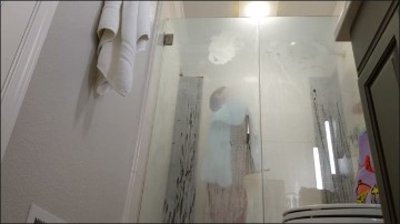 [Image: Voyeur10425120350.jpg]