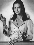 Carole-Bouquet-b37