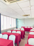 Susunan penuh bilik seminar Karang Timur Hotel