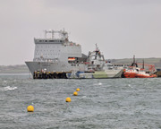 https://i.postimg.cc/f3cyVx1V/Cardigan-Bay-L-3009-HMS-Severn.jpg