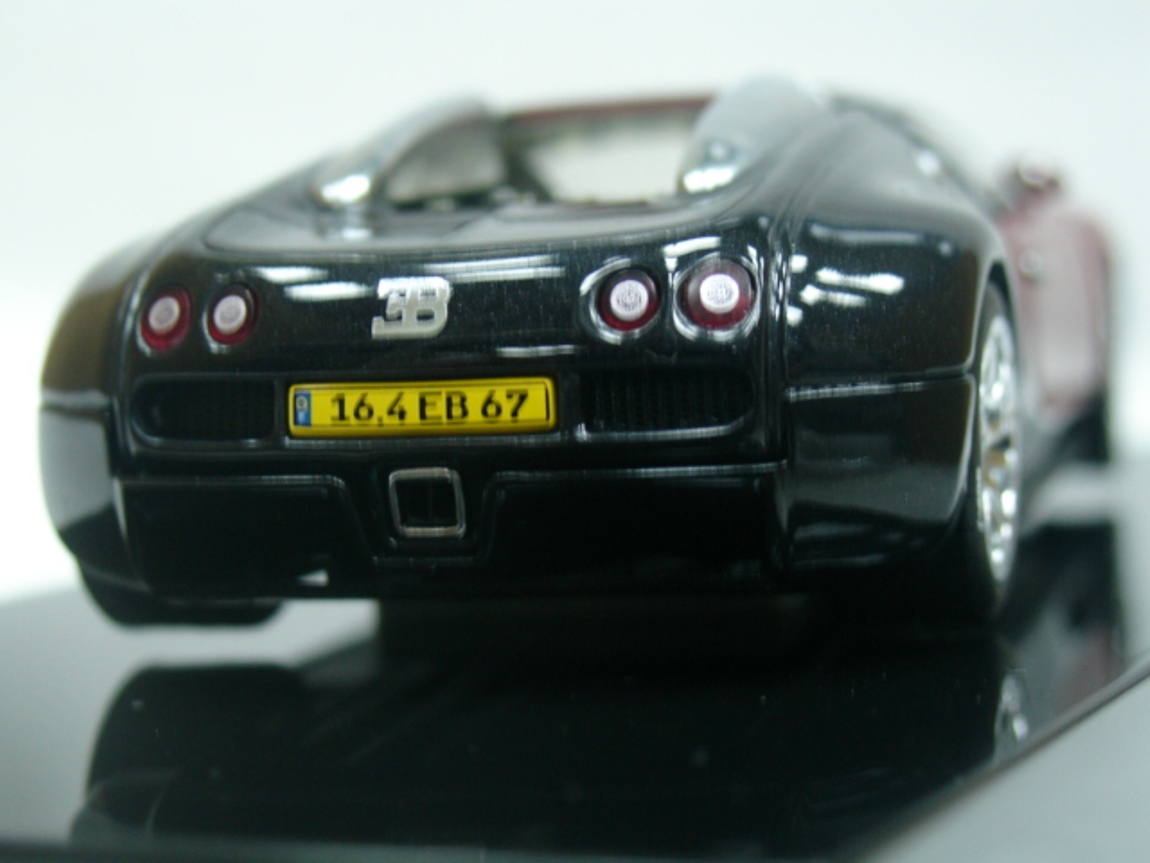 WOW EXTREMELY RARE Bugatti EB 16.4 Veyron 2001 Red Black Dealer 1