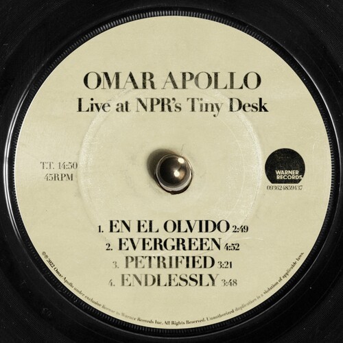 Omar-Apollo.jpg