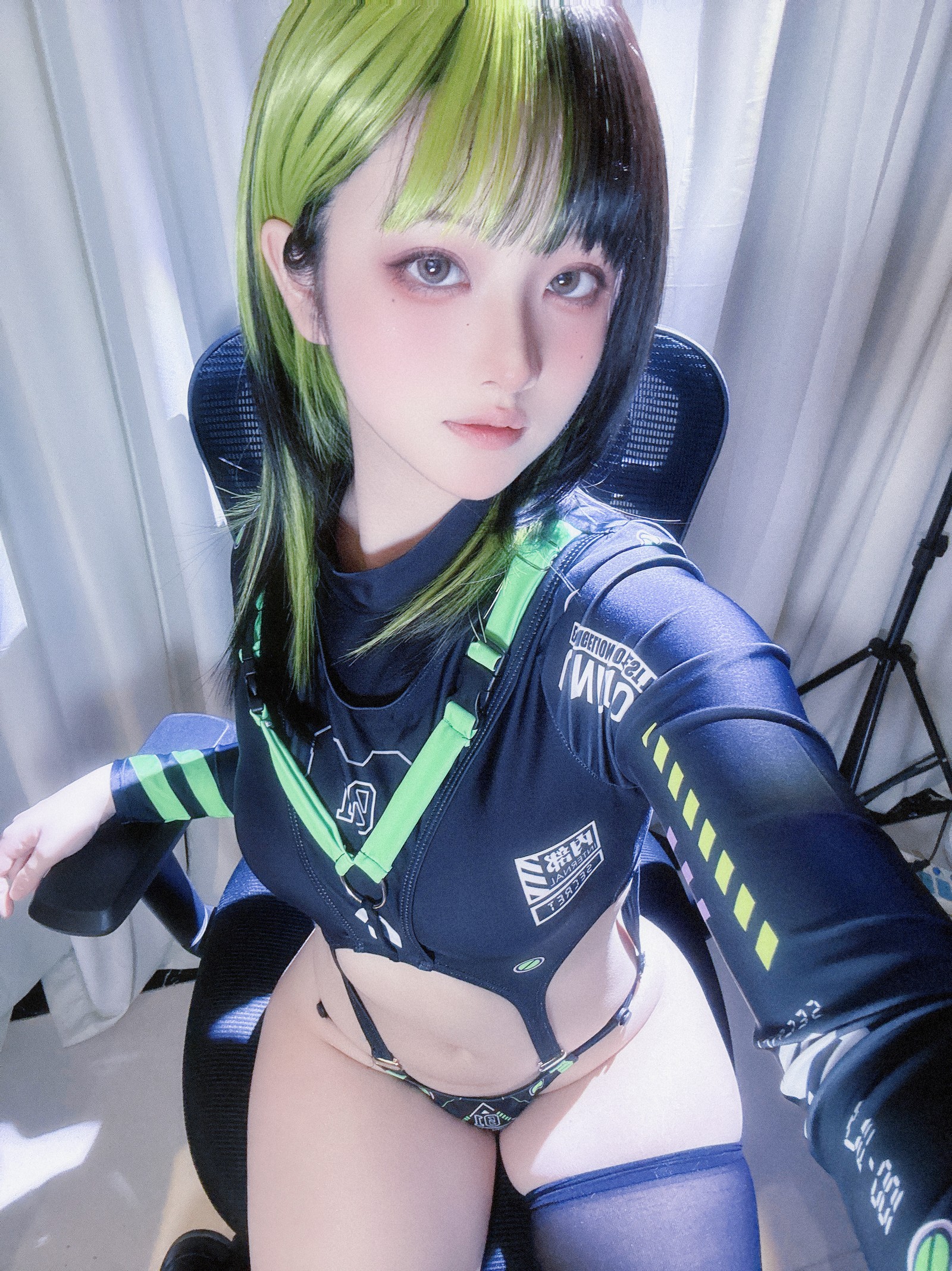 屿鱼 Yuyu 黑绿主题 Cosplay 写真合集｜暗色系风格摄影（24P｜389MB）插图2