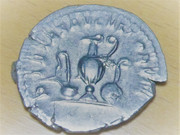 Antoniniano de Herenio Etrusco. PIETAS AVGVSTURVM. Utensilios de sacrificio. Roma P1010201-Moment-2