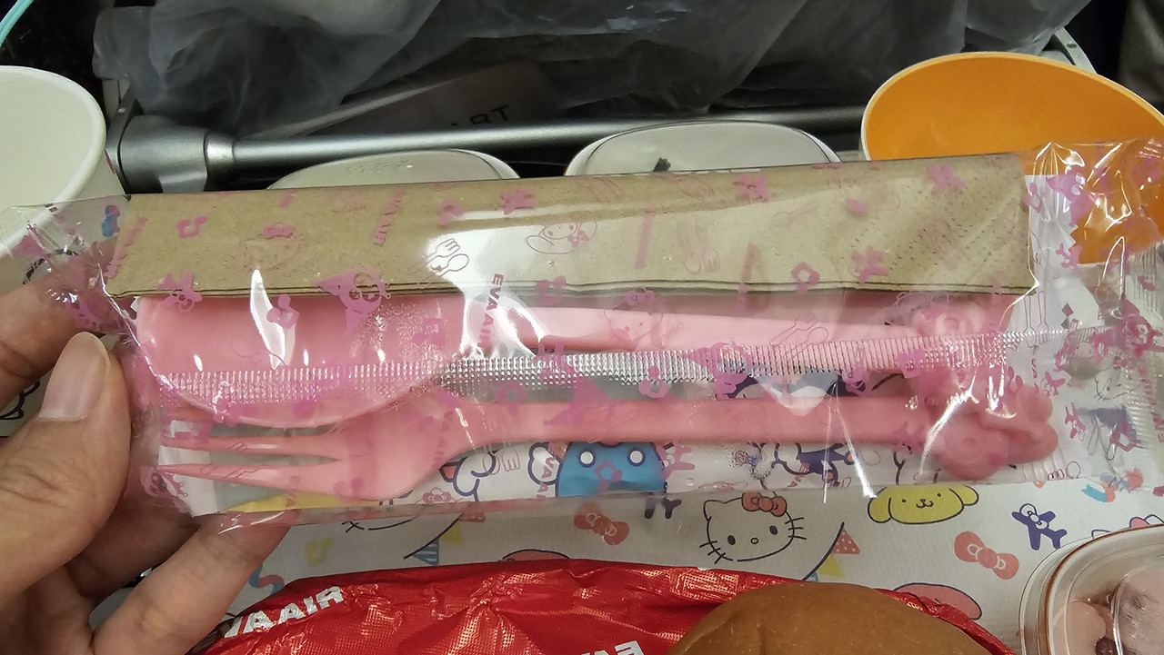 長榮航空三麗鷗餐具