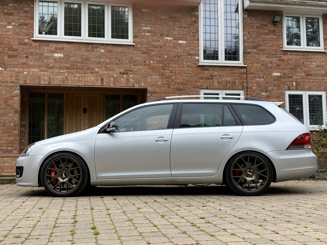 D4067B29-0B44-4E09-91B6-600846501F33