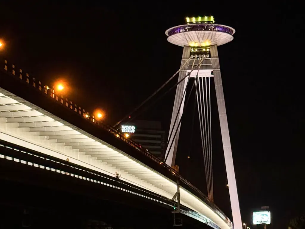 Ufo-Bridge-Bratislava-01
