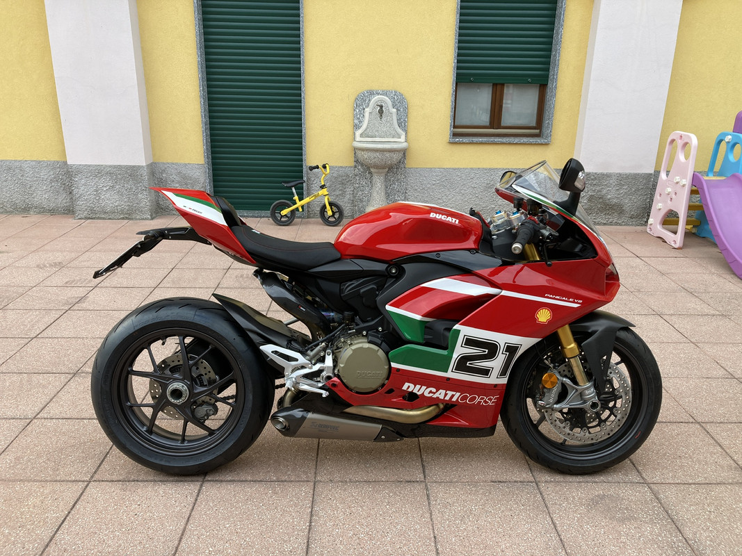 F43D1E20-6EF9-475E-92F3-99161F7C86C4