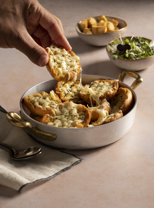 Queijo derretido delicioso e cremoso
