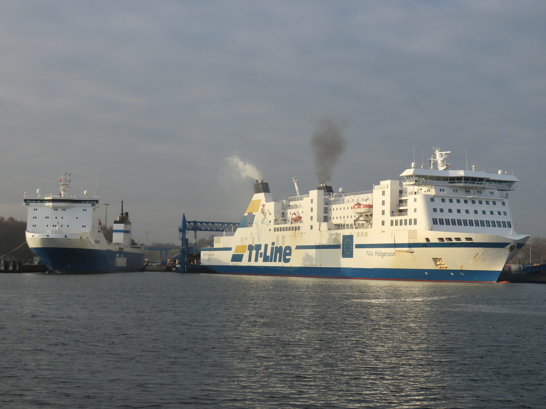 FC5889D8-F071-4A88-9E64-673B075FE340