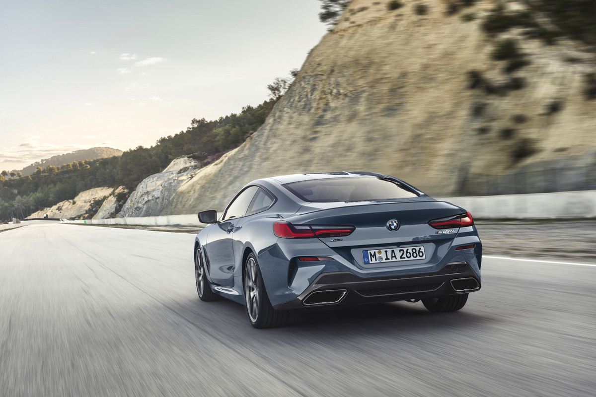 P90306613_highRes_the-all-new-bmw-8-se