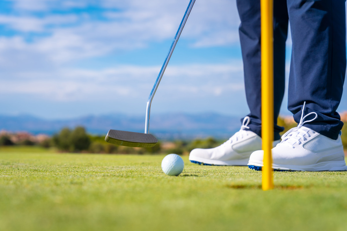 Header image related to golf putting analysis