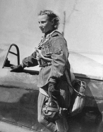 Lydia Litvyak, 1921-1943, después de una salida en el caza Yak-1B