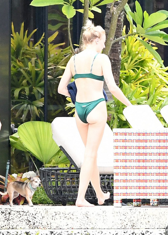 Sophie-Turner-CelebsView.Com (58)