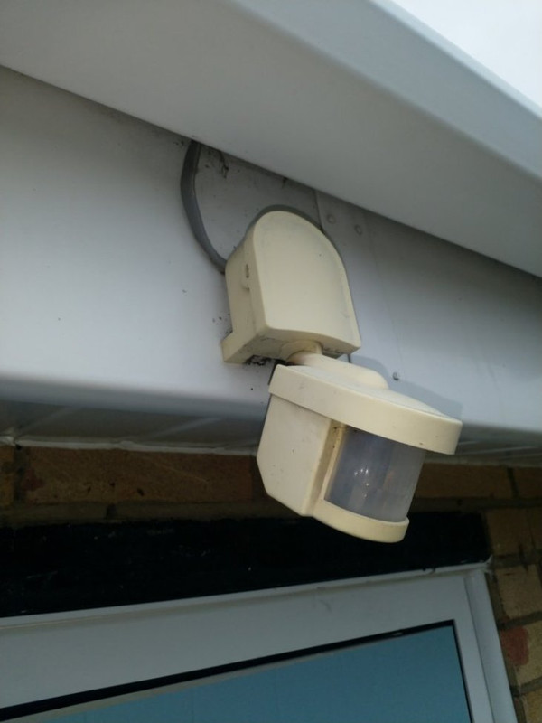 Outdoor light with separate pir sensor Screwfix Community Forum