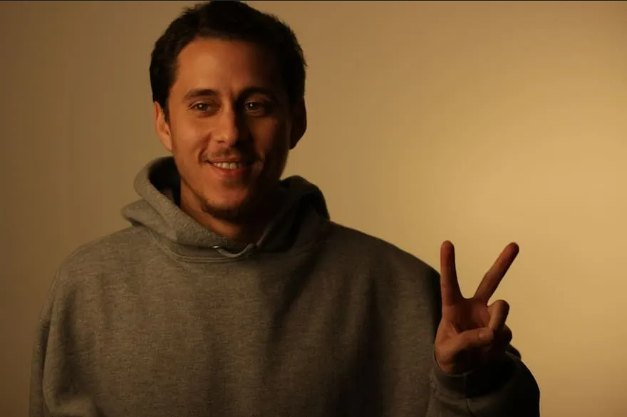 Canserbero reaparece en redes sociales al lado de una chica y desata furor