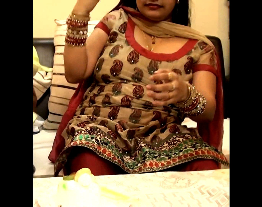 Chubby Desi Girl Huge Boobs divx snapshot 00 00 801 — Postimages