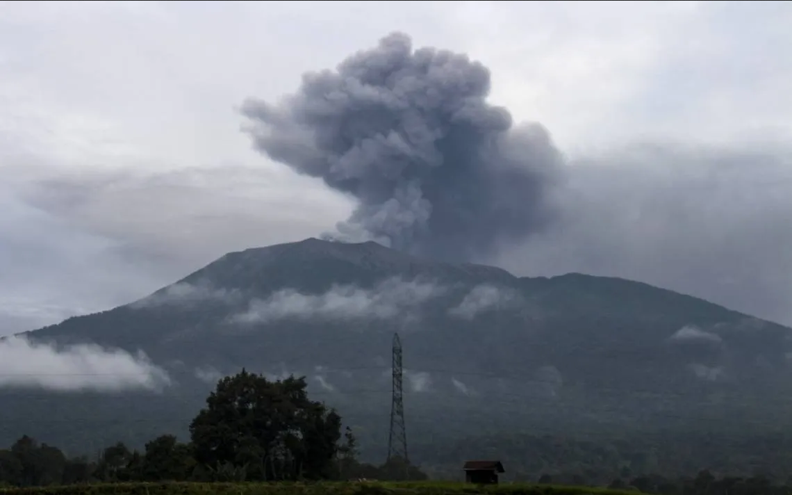 Aumentan a 22 los muertos por la erupción del volcán Marapi en Indonesia