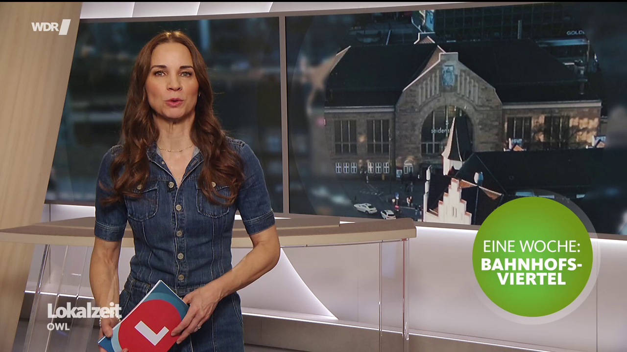 Kristina Sterz WDR Lokalzeit OWL 24 04 2026 90X Caps 69