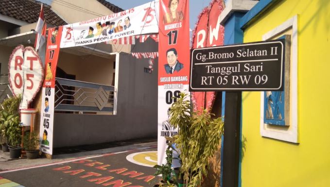 Hias Gang oleh warga Tanggul Sari RT 05/ RW 09 Kelurahan Banjarsari, Kecamatan Banjarsari, Kota Surakarta.