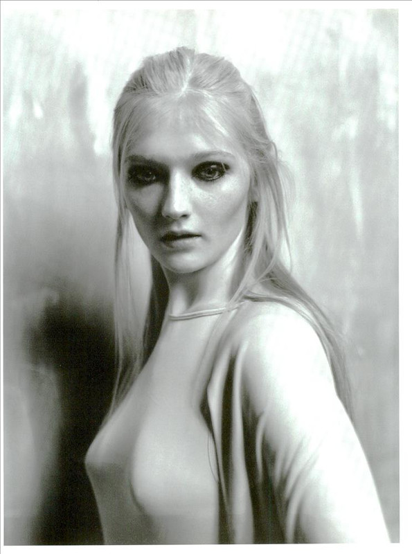 ARCHIVIO - Vogue Italia (February 2001) - People To Watch - 010