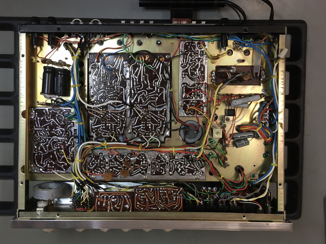 Harman_Kardon_HK330A_unten_01