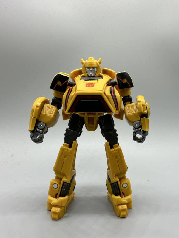 Studio-Series-Gamer-Edition-Bumblebee-04