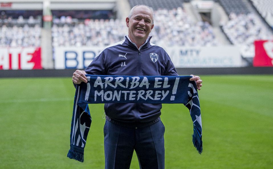 Javier Aguirre seguirá como DT de Rayados pese a lo del Mundial de Clubes
