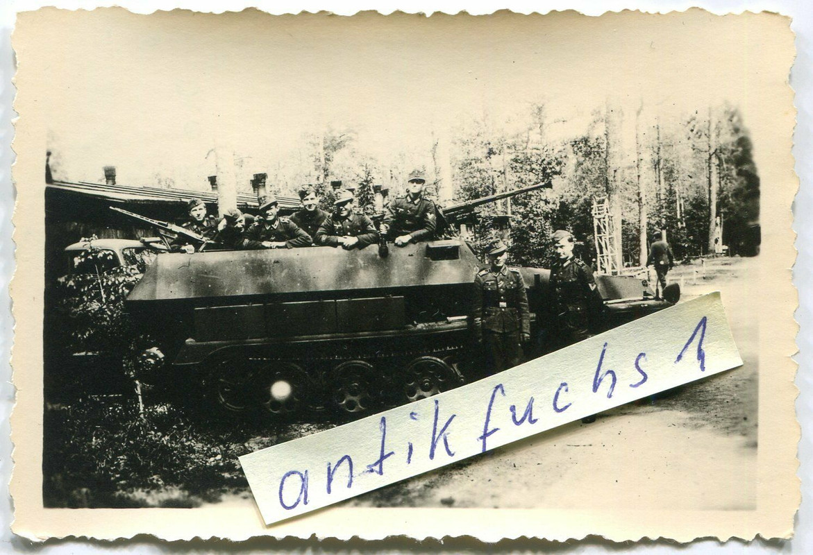 Schützen-Panzer  SPW vom Rgt.GD mit 3,7cm Pak-Aufbau und MG-42 im 2.WK