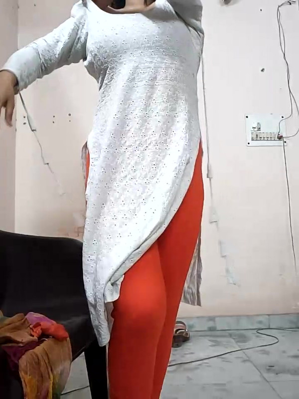 Anamika_2423128548_000006